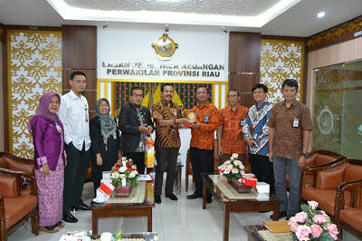  Kawal Keterbukaan Badan Publik, KI Riau dan BPK Adakan Pertemuan Tertutup